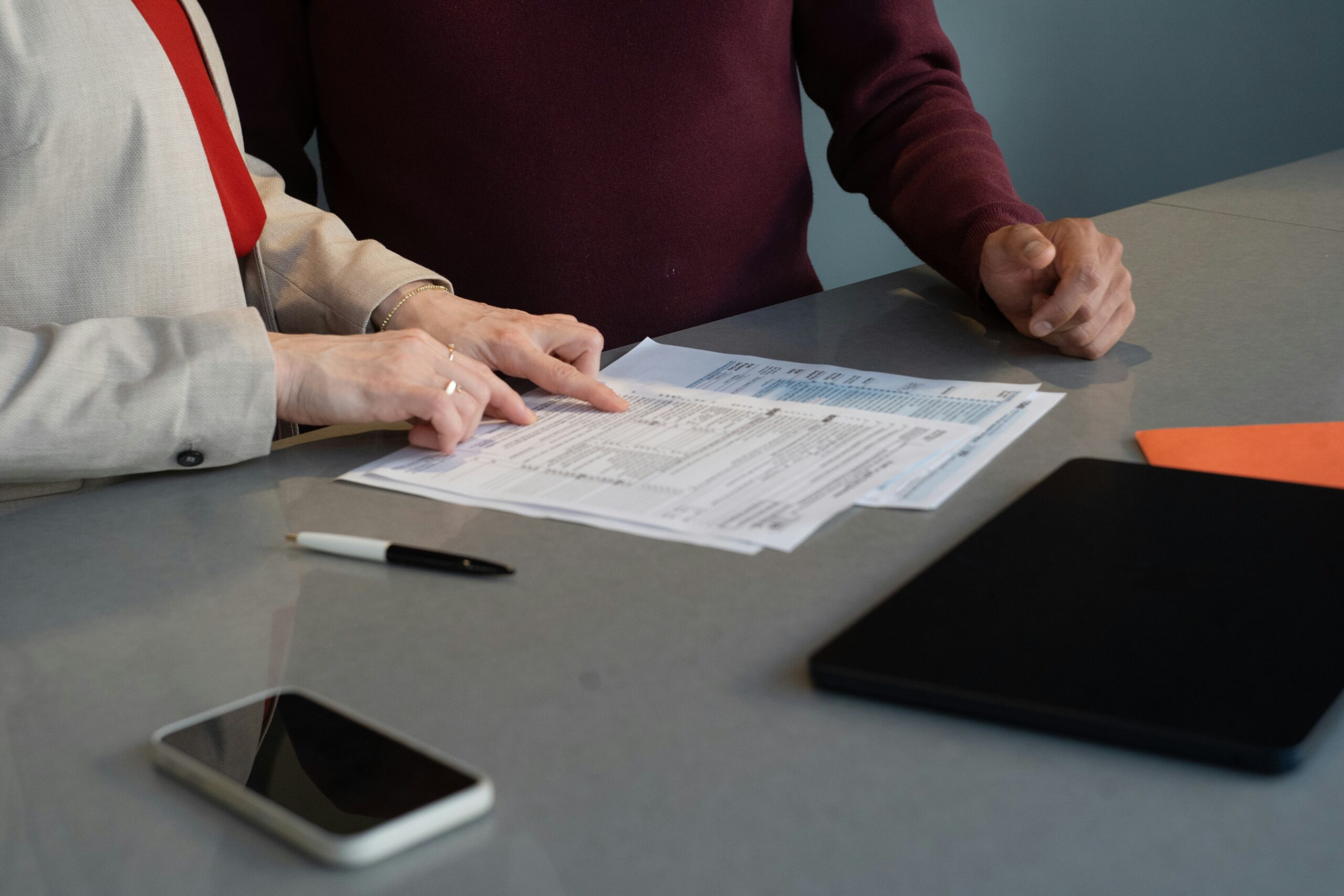 How Artists Negotiate Gallery Representation — 7 Things to Know Before You Sign