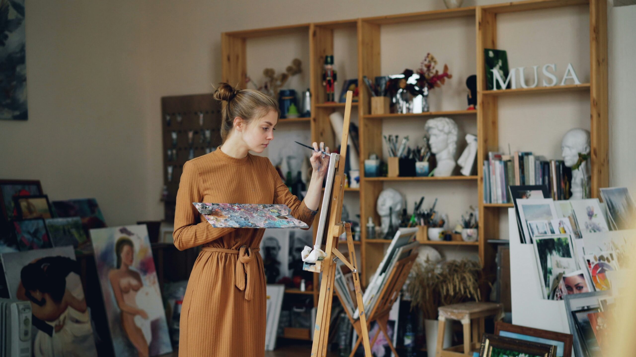 Why Some Artists Keep Getting Gallery Shows — 5 Proven Reasons And Others Don’t
